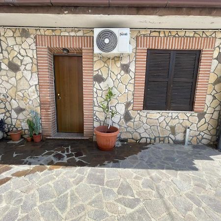 Ferienwohnung Ground Floor Studio - Monolocale Max 2 Ospiti - Fiumicino Aeroporto E Fiera - Self Check-In Exterior foto